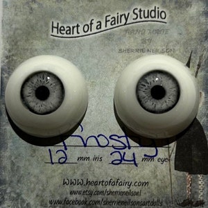 Custom or Resin - Glass like eyes Frosty
