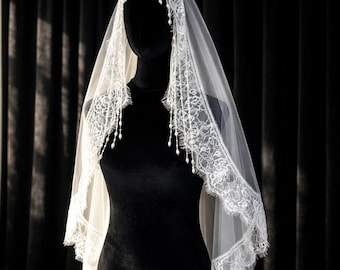 Lace Beaded Wedding Veil, Bridal Veil with Personalized Name Brooch, Elegant Wedding Accessories, 2 Length Options, Free Gift Bag