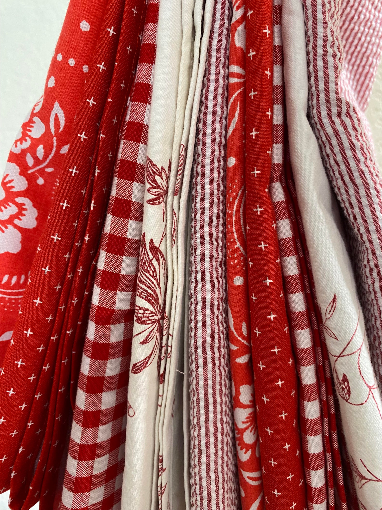 Red and White Cloth Napkins Set of 10 Holiday Table Decor Etsy