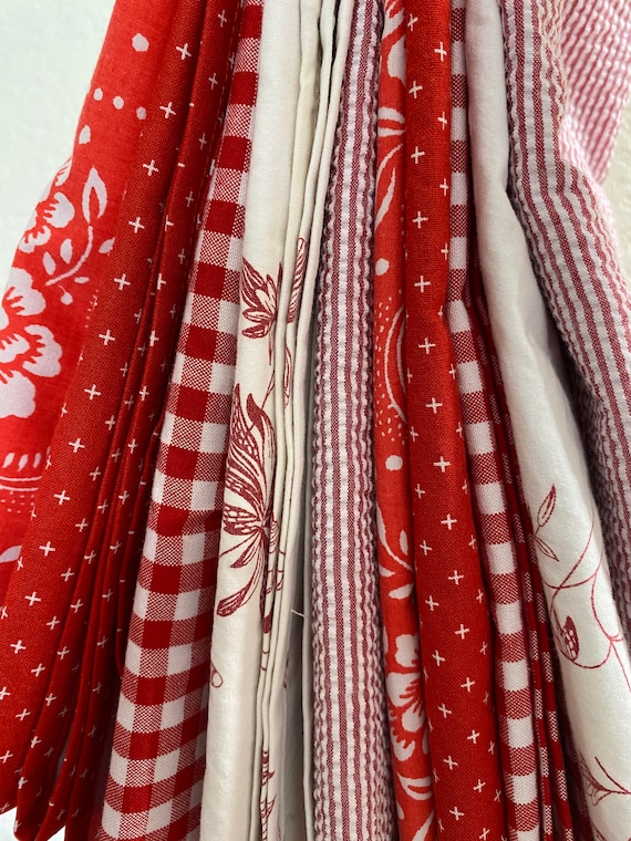 Shades of RED Cloth Napkins, Set of 6 - 15 inch, Great for Holiday Celebrations, Special Meals and Everyday, by CHOW with ME