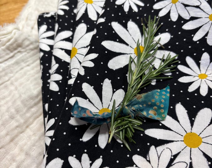 Colorful Black, White and Yellow Daisy Cloth Napkins, Set of 4