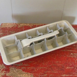 Vintage General Electric Ice Tray Mini Cube 18 Ice Cubes Pull Release Handle Aluminum Ice Maker