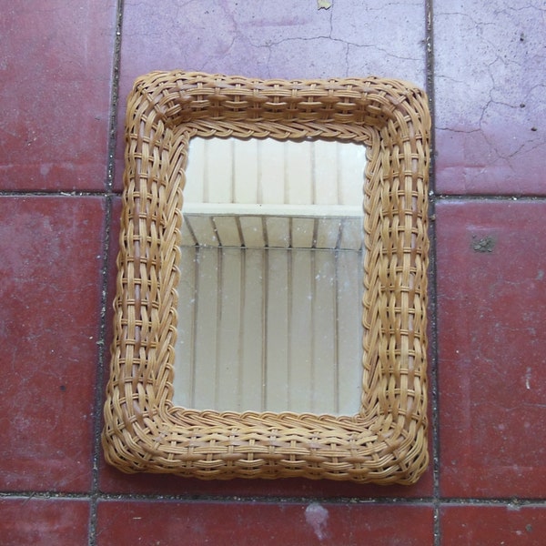 Vintage 12x16 Wicker Woven Reed Rattan Mirror 1970s Home Decor Boho Natural Wicker Wall Hanging Wall Gallery Wall Decor Farmhouse Cottage