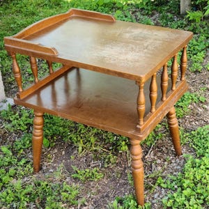 Maple Wood Colonial Style End Table 2 Tier Side Table