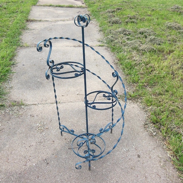 Vintage Twisted Wrought Iron Plant Stand Spiral Circular Staircase Indoor Outdoor Tiered Plant Holder 3 Spots Garden Yard Decor