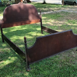 Vintage 4 Post Full Size Bed Dark Wood 1930s 1940s Standard Bed Frame Headboard Footboard Rails