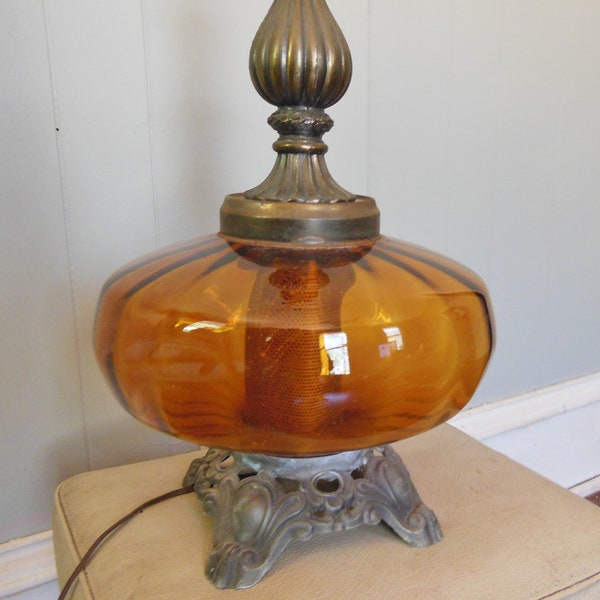 Vintage 1960s Gold Amber Table Lamp Retro Living Room Lighting Decorative Ornate Brass Amber Globe has Diffuser Mid Century Modern Farmhouse