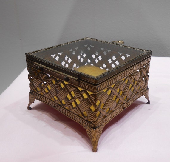 Vintage Woven Brass Metal Footed Jewelry Box Keep… - image 3