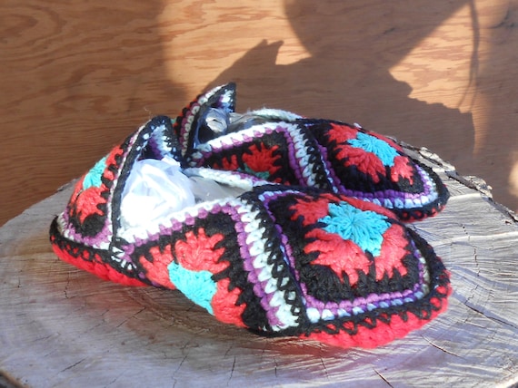 Hand Crocheted Granny Square Childs Small Slipper… - image 1