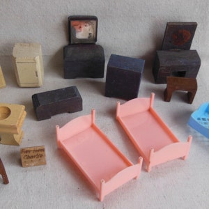 Vintage Dollhouse Furniture: 14-Piece Set
