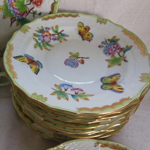 Herend Queen Victoria Dish Set 24-Piece Porcelain Dinnerware 1500s series