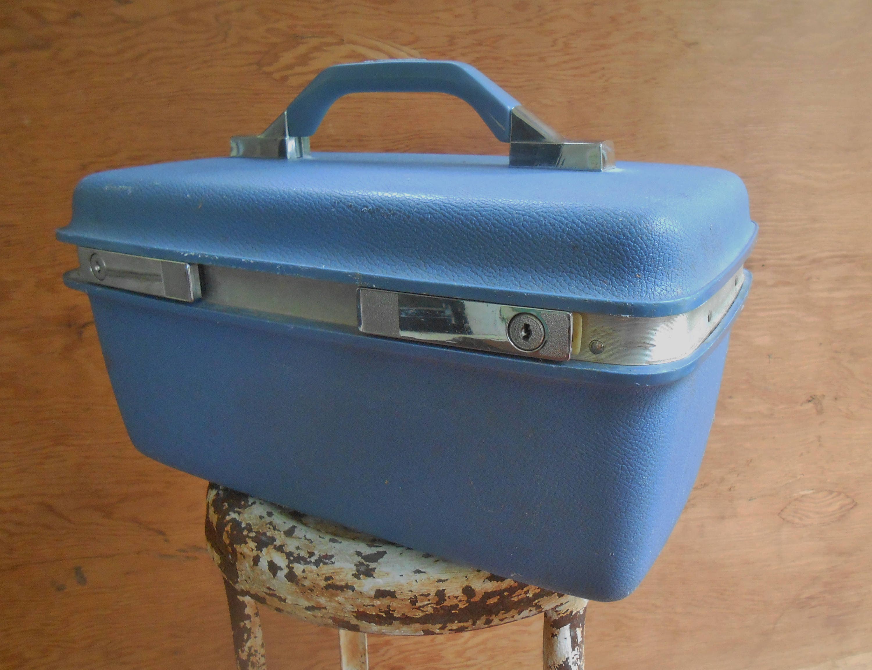 Vintage Retro Small Hard Case Luggage Travel Master Blue Makeup/ Mirror /  Sears