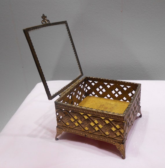 Vintage Woven Brass Metal Footed Jewelry Box Keep… - image 8