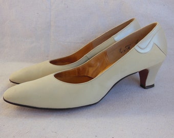 Vintage Cream Leather Kitten Heel Pumps