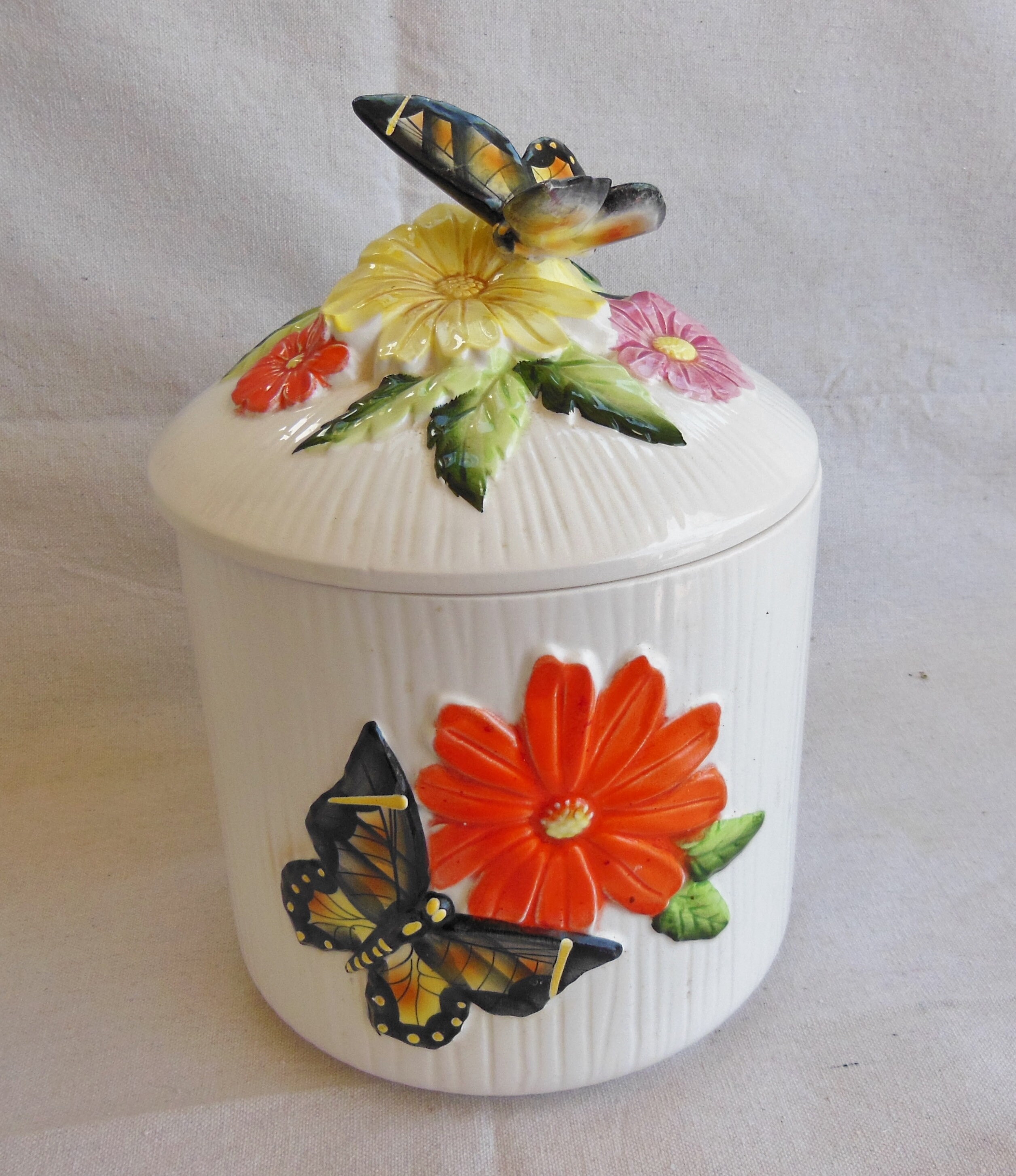 Lonovel Vintage Ceramic Cookies Jars,Retro Bird and Flower Design,Large  Kitchen Organization Storage Canister with Airtight Lid,Seal Canister for  Food