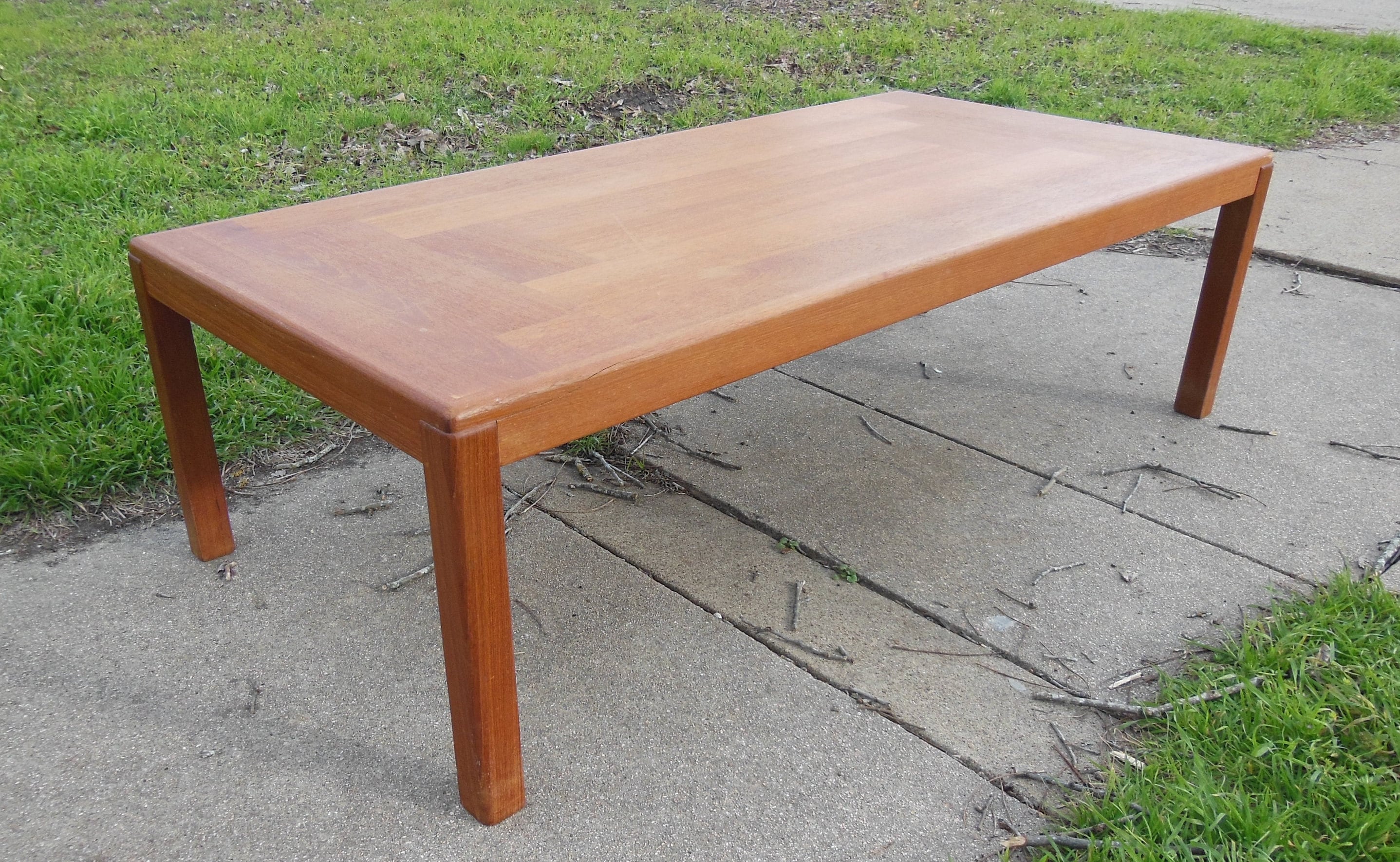 Danish teak coffee table convertible into a scandinavian dining table –  F136 – Danke Galerie