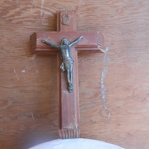 Vintage Jesus on Cross Crucifix Religious Object Christian Wood Metal Cross INRI Catholic Spiritual Religion Wall Hanging Crucifixion