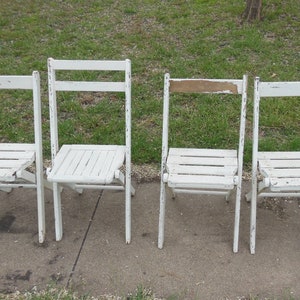 Vintage Set 4 Wood Wooden Folding Chairs Fold Up Extra Seating Picnic Porch Patio Garden Chair Farmhouse Cottage Decor White Chippy Paint