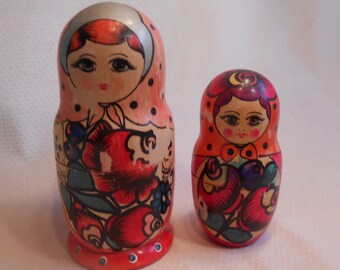 Vintage Hand Painted Russian Nesting Dolls Folk Art