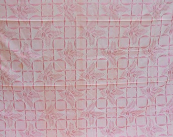 Vintage Bates Pink Satin Damask Bed Cover Geometric Beautiful Pink Textile Scallop Edge Bedding Bedspread Boho Modern Farmhouse Cottage