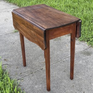 Vintage Mahogany Pembroke Drop Leaf End Table