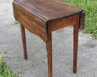 Vintage Mahogany Pembroke Drop Leaf End Table