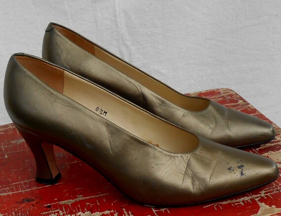 Vintage Evan Piccone Gold Leather Pumps - image 4