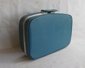 Vintage Small Suitcase Overnight Luggage Weekend Bag Carry On Suitcase Blue Generic 1970s Suitcase Retro Travel Train CaseChild Size