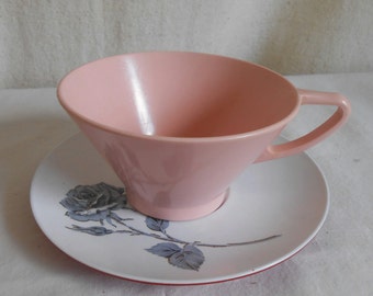 Vintage  Cup Saucer set of 4 Mid Century Modern Melamine Plastic Drinkware Tea Cup Coffee Cup Pink Gray Floral Pattern Tea Set Atomic Age