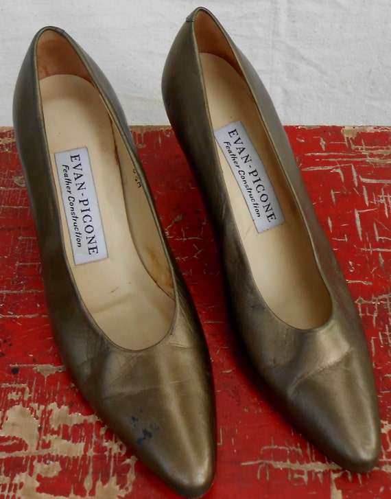 Vintage Evan Piccone Gold Leather Pumps - image 3