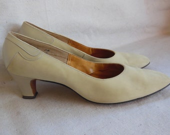 Vintage White Leather Pumps Chunky Heel Dress Shoes Ivory Ecru Office Shoes Valley Shoes Soft Leather Calfskin Retro Heels 1960s 60s Fashion