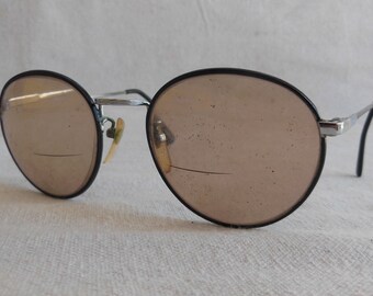 Vintage Main Street Bifocal Sunglasses: Black & Silver Round Frame