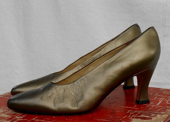 Vintage Evan Piccone Gold Leather Pumps - image 5