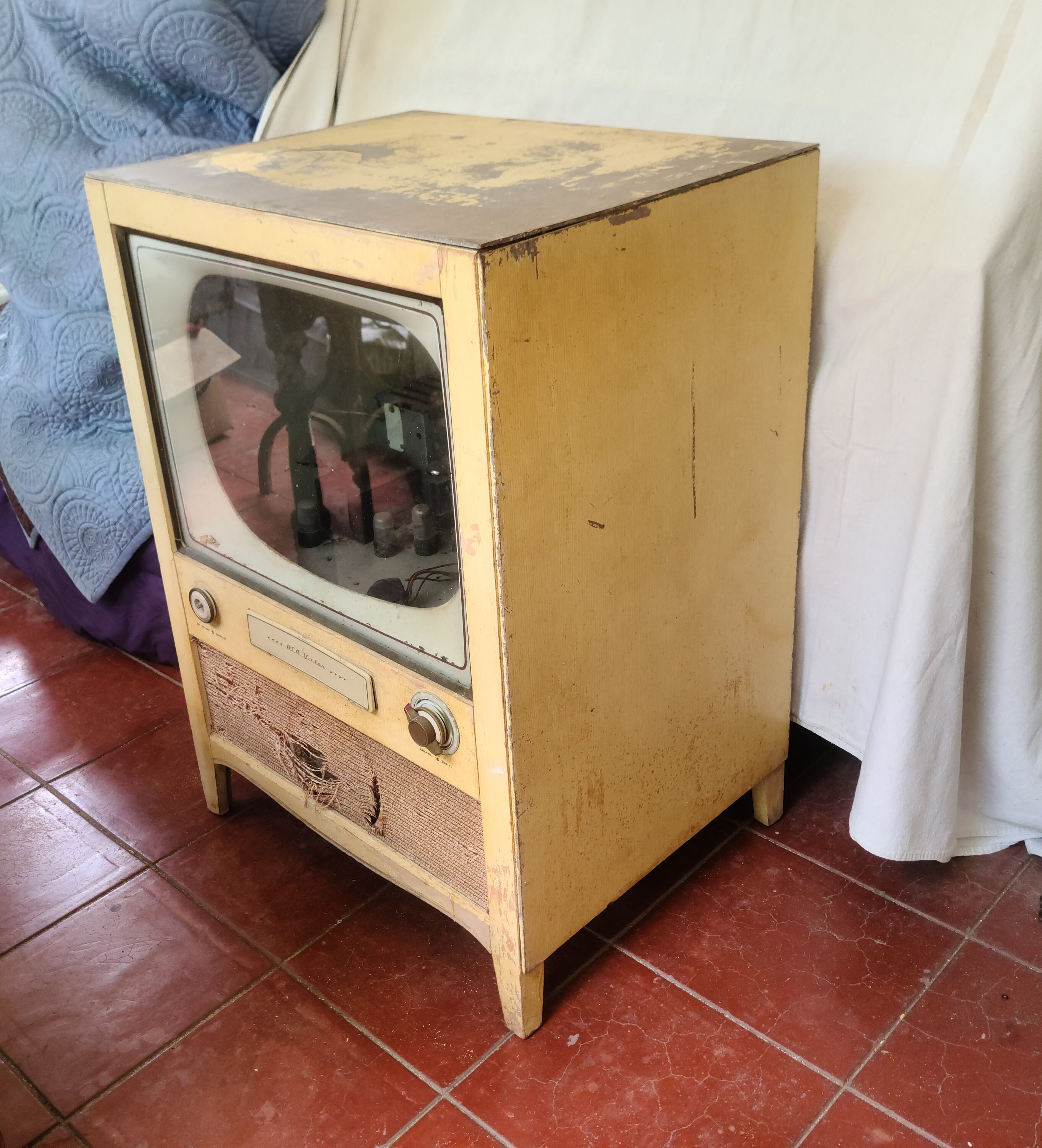 Vintage Mid Century Modern RCA Victor TV Blonde Wood Cabinet
