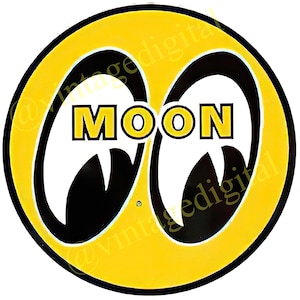 Op de afbeelding: Een gele cirkel met twee gestileerde zwarte ogen en het woord "MOON" in gele letters.