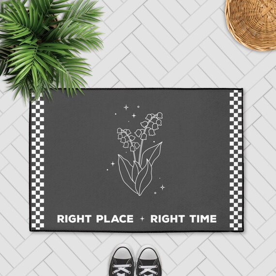 Floral Checkerboard Accent Rug: Modern Black and White Entryway Mat