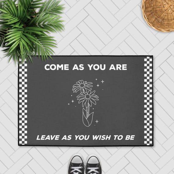 Checkerboard Floral Welcome Mat: Black and White Accent Rug
