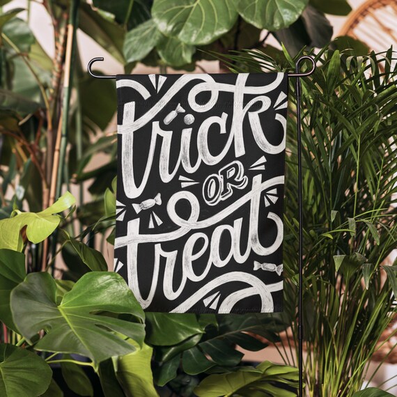 Trick Or Treat Yard Flag Cute Halloween Garden Sign Chalkboard Calligraphy Outdoor Decor Spooky Fall Porch Decoration