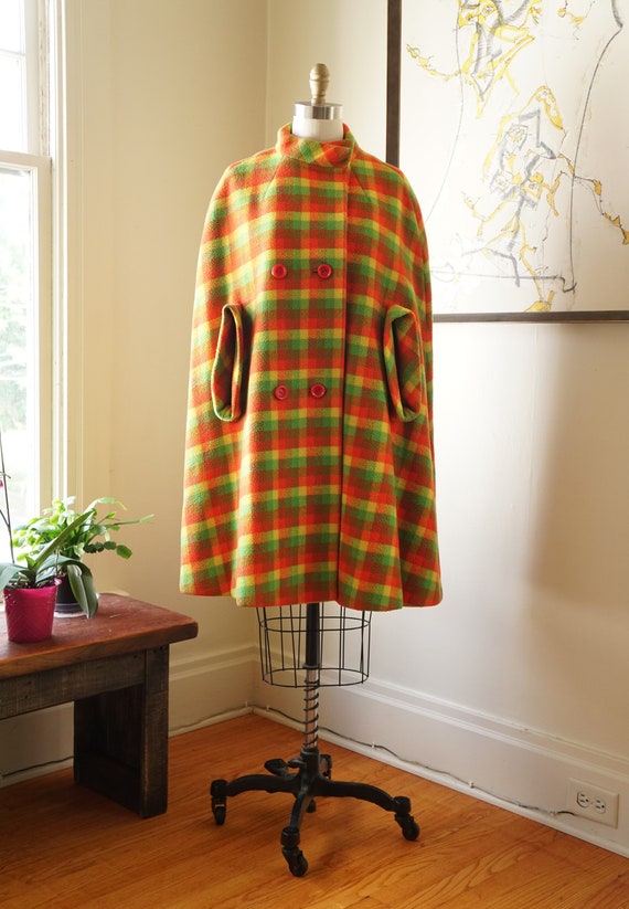 Vintage 1960s Cape / 1960s Mod / Wool Plaid Cape /
