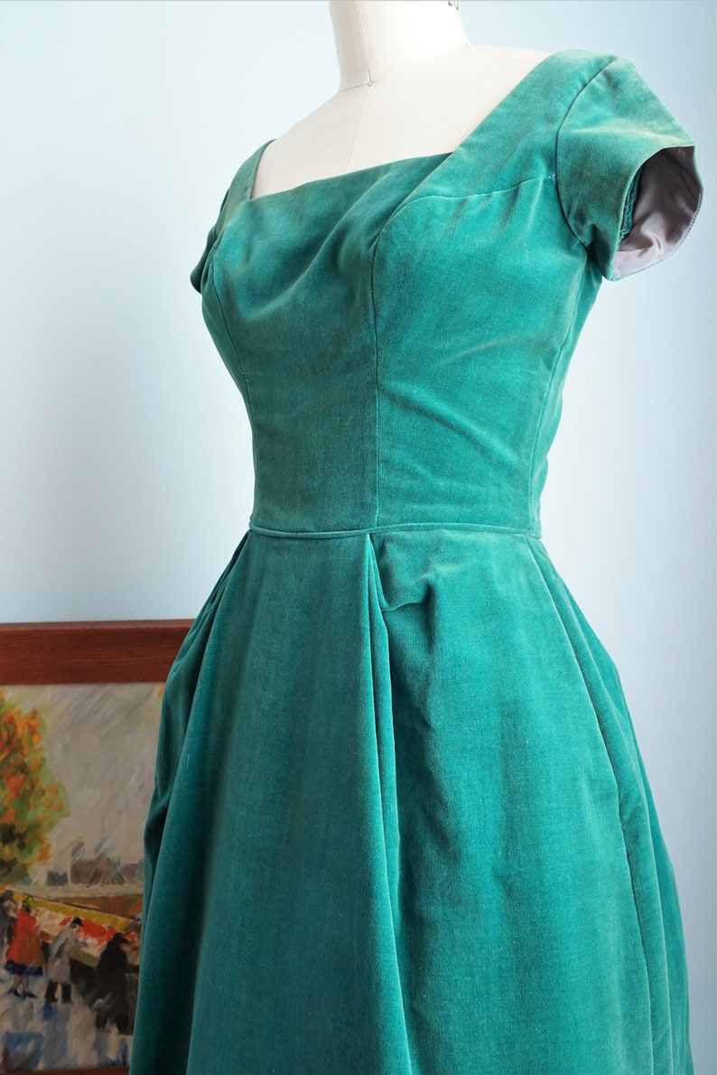 Vintage 1950s Cocktail Dress / Kay Selig / Green Velvet Dress / 36 Bust image 4