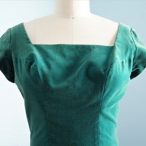 Vintage 1950s Cocktail Dress / Kay Selig / Green Velvet Dress / 36 Bust image 3
