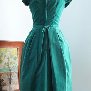 Vintage 1950s Cocktail Dress / Kay Selig / Green Velvet Dress / 36 Bust image 5