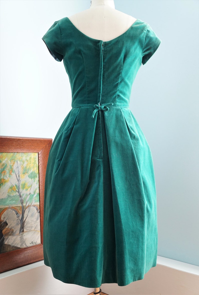 Vintage 1950s Cocktail Dress / Kay Selig / Green Velvet Dress / 36 Bust image 5