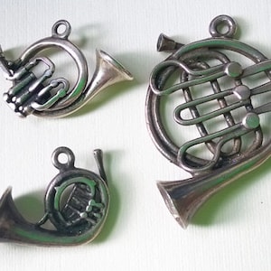 French horn pendant lot