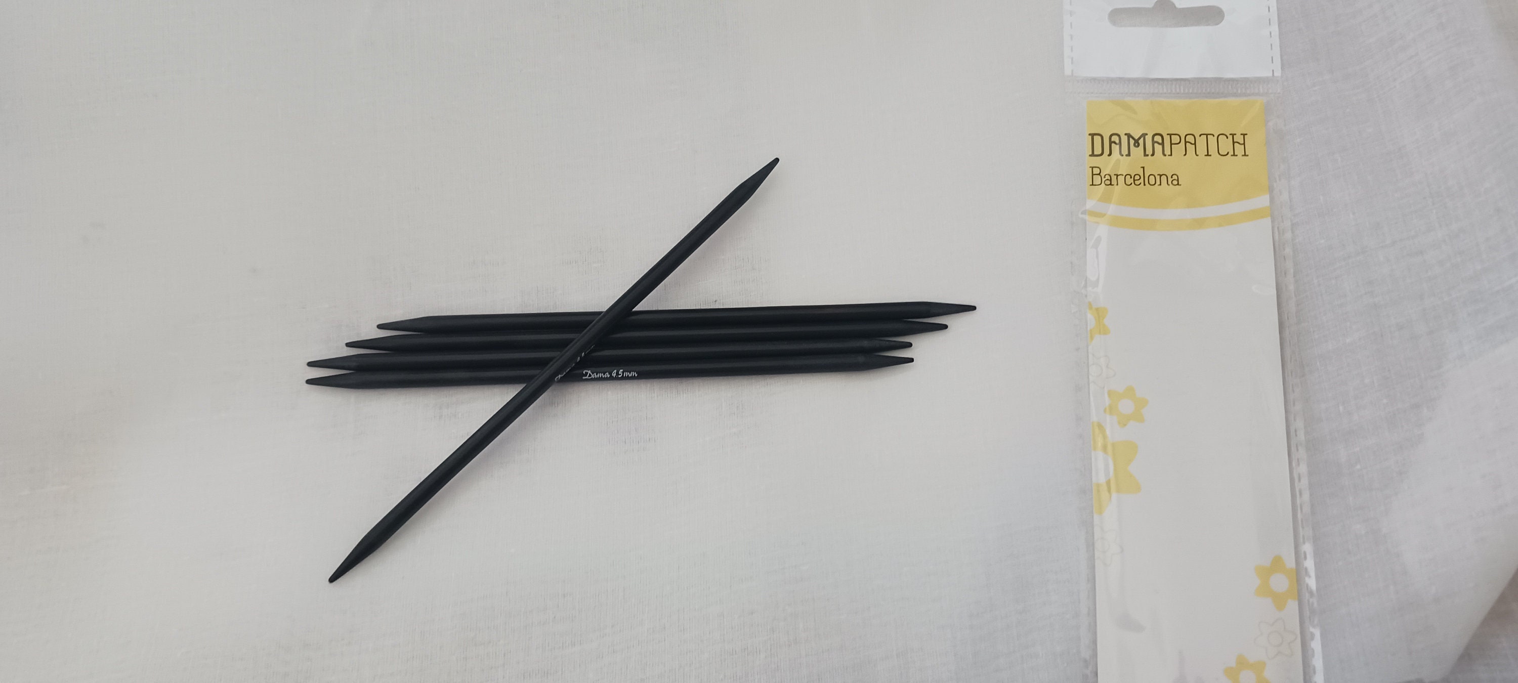 Tulip 14 (35cm) Bamboo Knitting Needles (2 Pcs) : Size 15 (10.00mm)