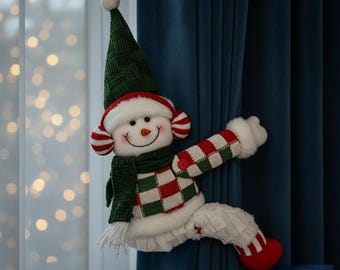 Snowman Curtain Tieback, Christmas Decor for Windows, Christmas Gift Idea, Plush Holiday Decor, Knit Hat Winter Decoration, Festive Room