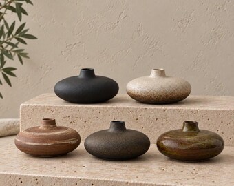 Jarrón de cerámica para ikebana, jarrón redondo bajo para flores pequeñas, ideal para decoración Japandi, 15 cm, cinco acabados.
