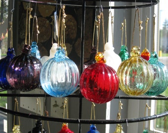 Mold Blown glass ornamento Ribbed
