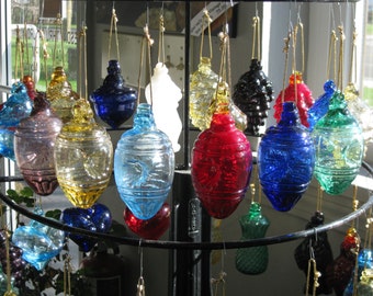 Mold Blown Glass Heavy Indent ornamento