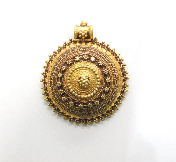 Vintage solid gold jewelry deals